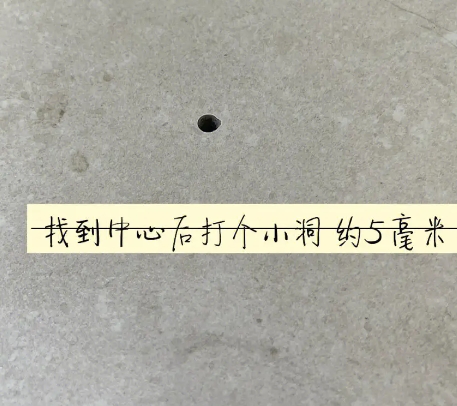 雅安瓷砖空鼓维修公司专业解答在瓷砖铺贴过程中，如果砂料搅拌不均匀，将会带来以下问题