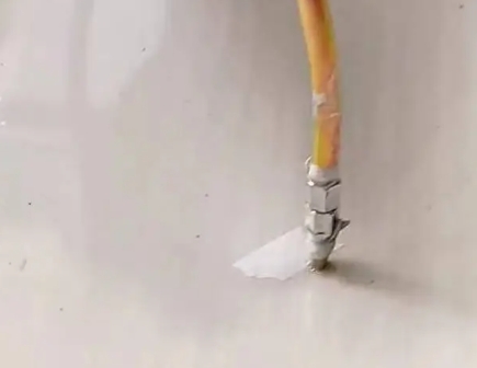 雅安瓷砖空鼓维修公司专业解答在瓷砖铺贴过程中，如果使用的砂料过粗（如全部使用了粗砂），可能会导致以下问题